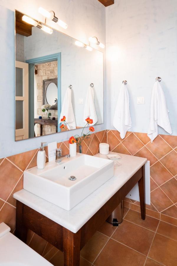 Beachfront Villa Turquoise With Private Pool, Bbq And Ping Pong Table La Canea Esterno foto